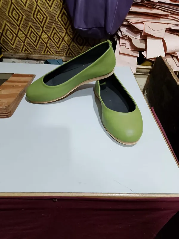 Ballerines en cuir vert olive