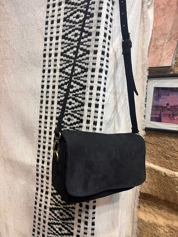 Sac bandoulière en suède noir