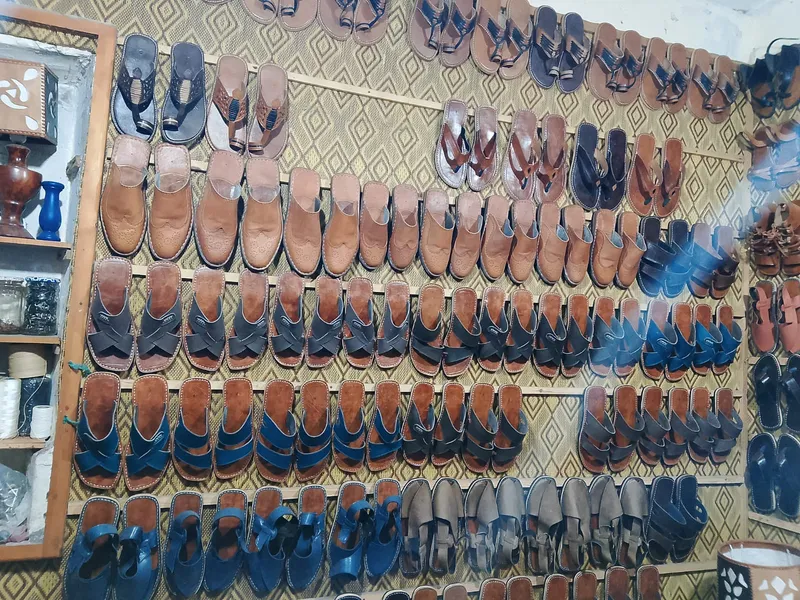 Mur de babouches et de mules