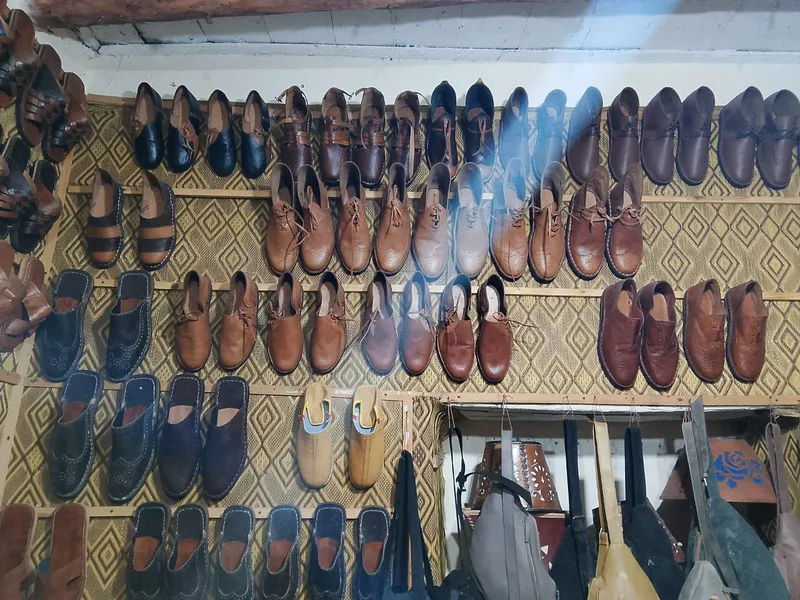Mur de chaussures de ville