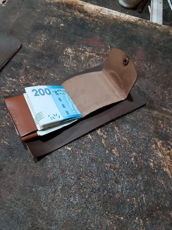 Porte-billets en cuir, ouvert